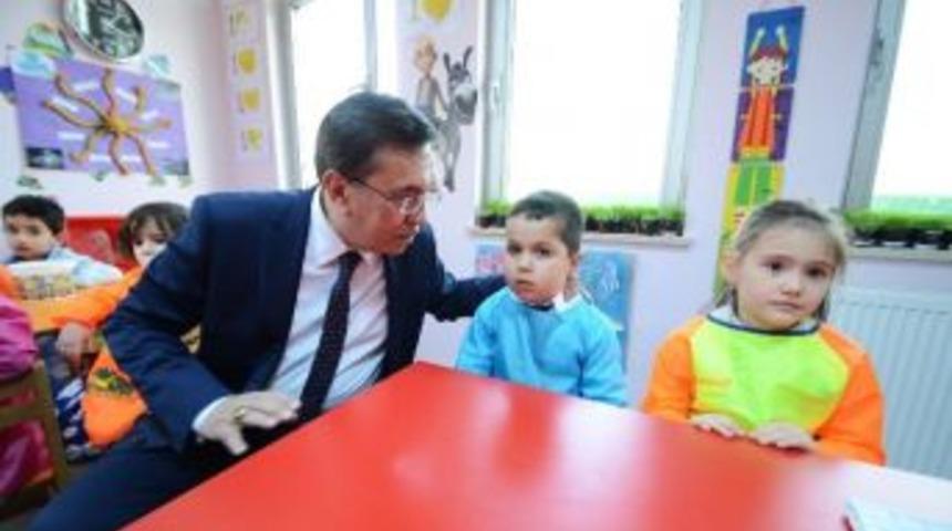 Başkan &Ccedil;etin, Nezaket Okulu&rsquo;nu Ziyaret Etti