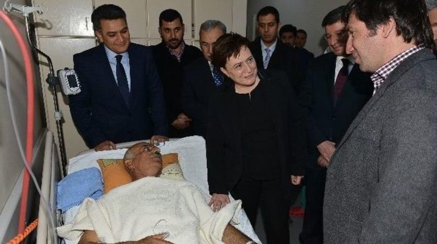 Bakan Sarı&rsquo;dan, Yaralı Polise "ge&ccedil;miş Olsun" Ziyareti