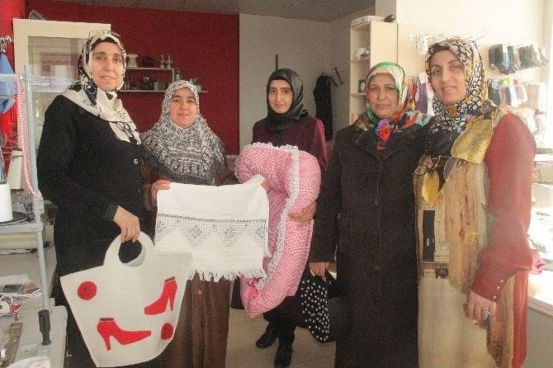 Kadınlar, El Sanatları Eğitim Merkeziyle İş Sahibi Oluyor