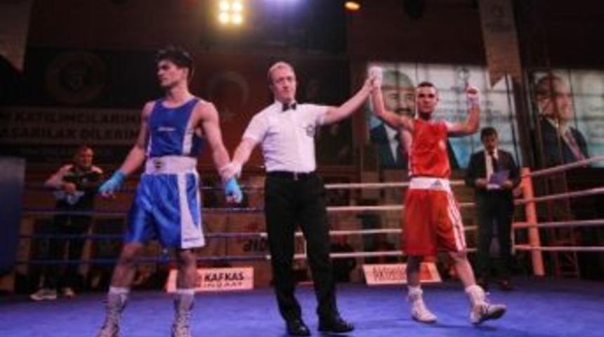 Kağıtsporlu Boks&ouml;rler T&uuml;rkiye Şampiyonasından D&ouml;nd&uuml;
