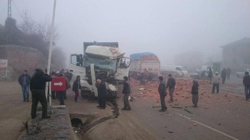 Boyabat&rsquo;ta Trafik Kazası: 2 Yaralı