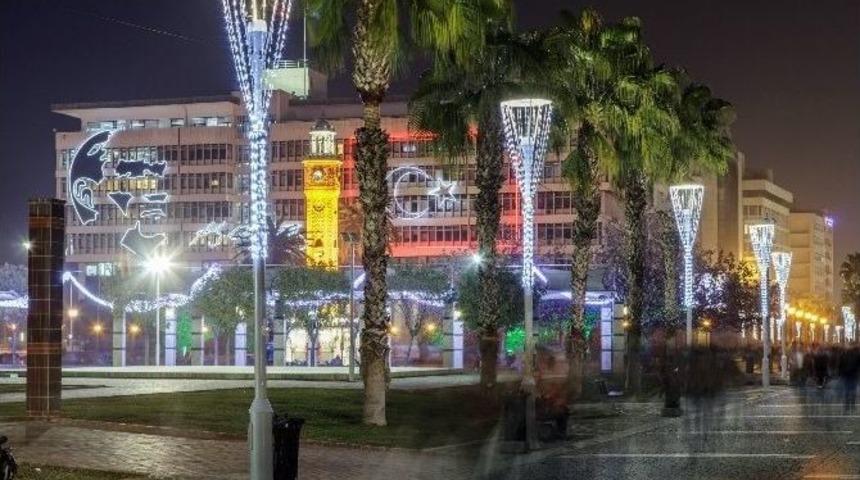 İzmir B&uuml;y&uuml;kşehir&rsquo;den Yılbaşı Işıltısına Dev B&uuml;t&ccedil;e