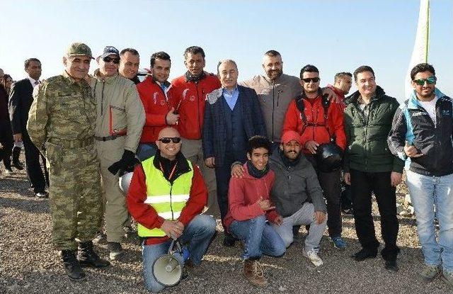 Şehit Ve Gazi Ailelerinin Yamaç Paraşütü Heyecanı