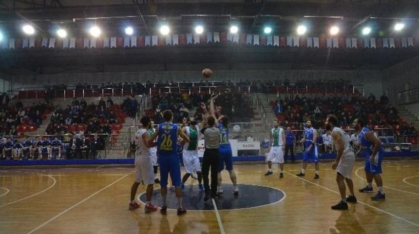 D&uuml;zce Belediyespor Basketbolda İlk 6 İ&ccedil;inde