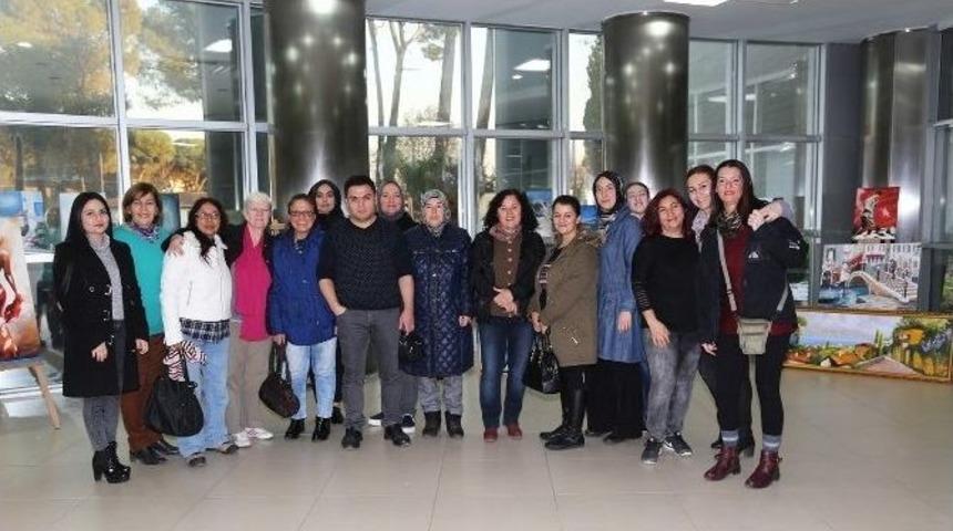 Ev Hanımlarından Şiddete Karşı &rsquo;sevgi&rsquo; Temalı Resim Sergisi