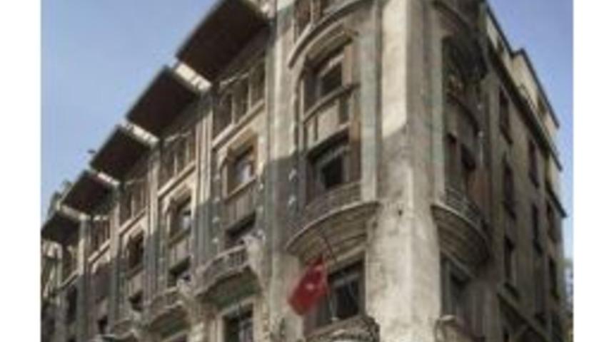 Galata&rsquo;daki Tarihi T&uuml;t&uuml;n Han Satılıyor