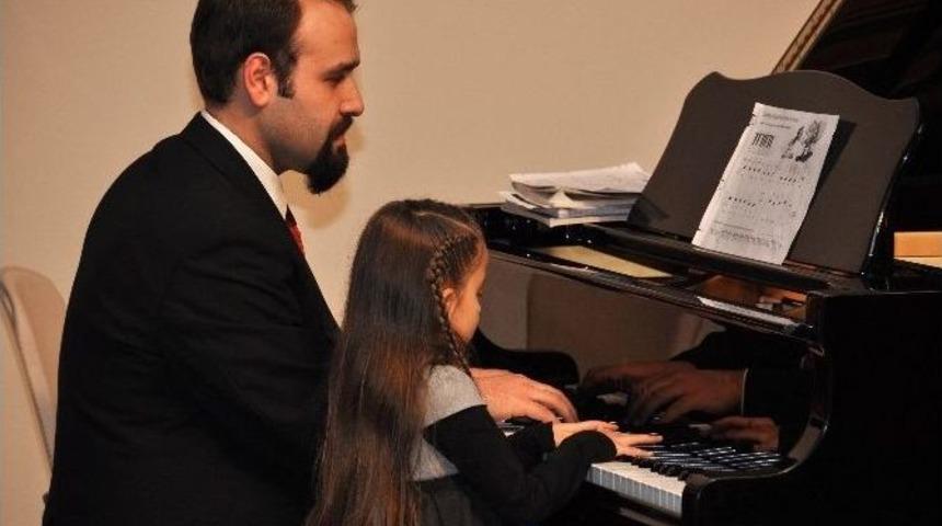 Ne&uuml; Caka&rsquo;dan Yeni Yıl Konseri