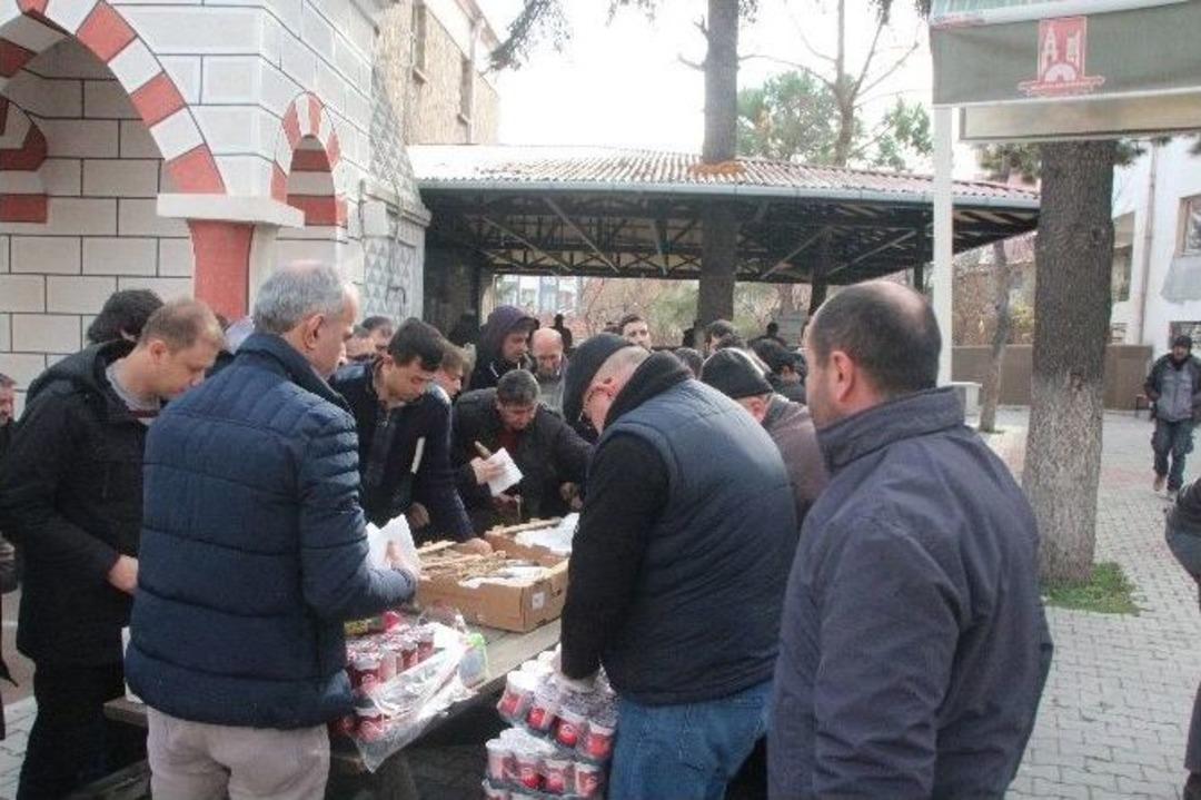 Bilecik&rsquo;te Mevlit Sonrası Cemaate Hayır İkramı