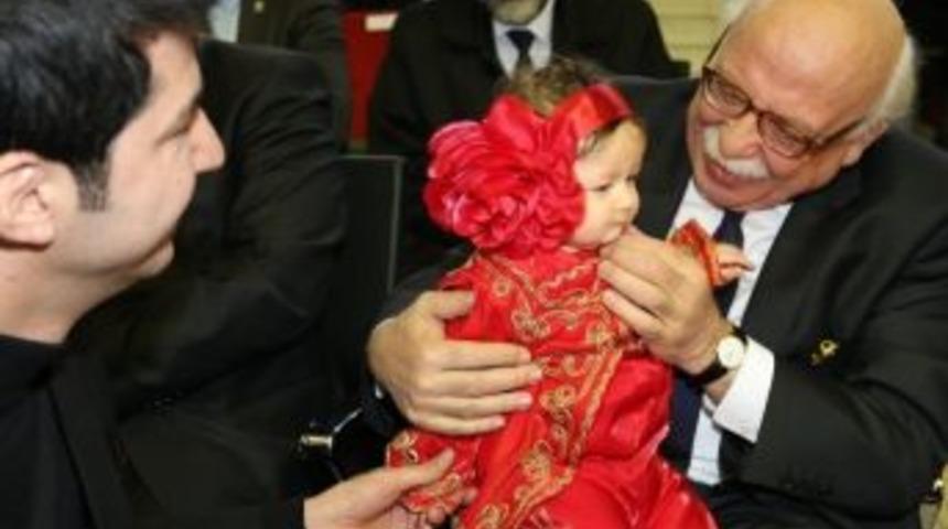 Bakan Avcı D&uuml;zceli Minik Bet&uuml;l&rsquo;&uuml; &Ccedil;ok Sevdi