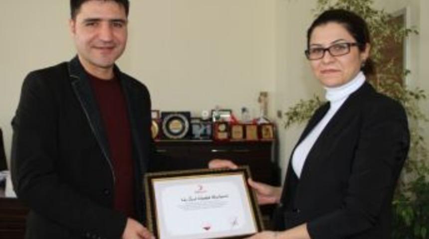 Kızılay&rsquo;dan İstanbul Hastanesi&rsquo;ne Teşekk&uuml;r Belgesi