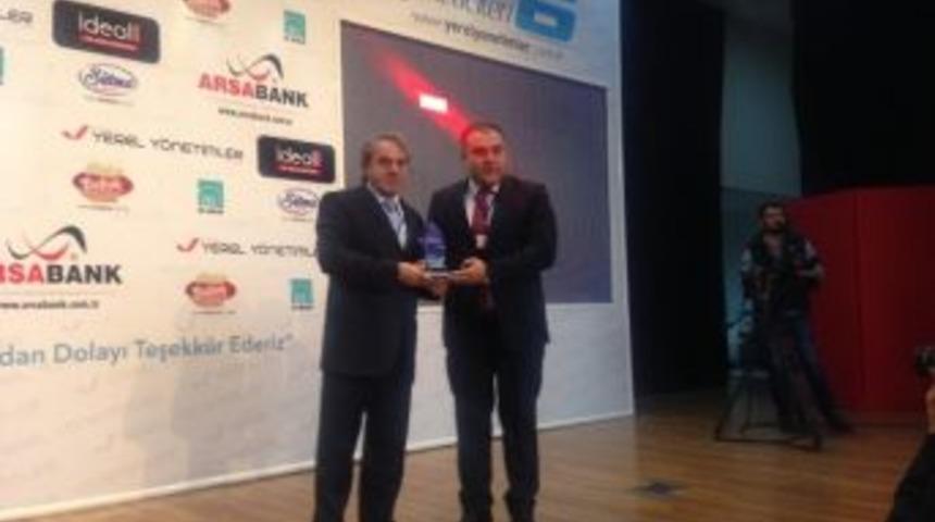 G&ouml;rele Belediye Başkanı Tolga Erener&rsquo;e Hizmet &Ouml;d&uuml;l&uuml;