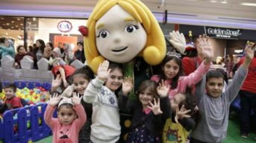 Ece Ve Efe Avm Turunda