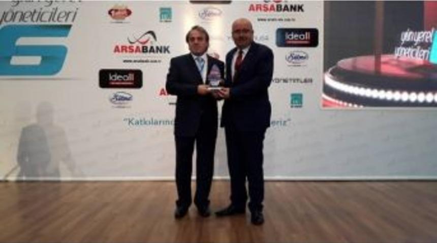 Samur, &Uuml;&ccedil;&uuml;nc&uuml; Kez Yılın İl&ccedil;e Belediye Başkanı Se&ccedil;ildi