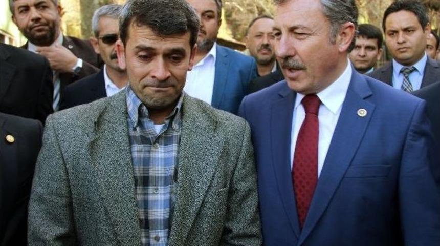 Ak Parti&rsquo;ye Adadığı 50 Koyunu Suriye&rsquo;deki T&uuml;rkmenlere Bağışladı