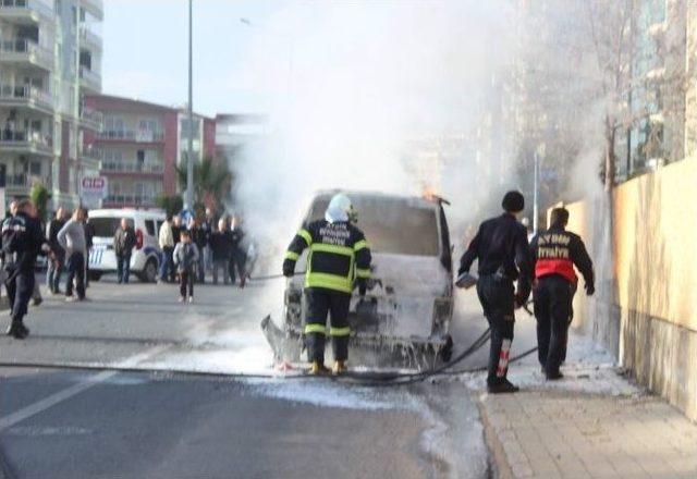 Seyir Halindeki Araç Cayır Cayır Yandı