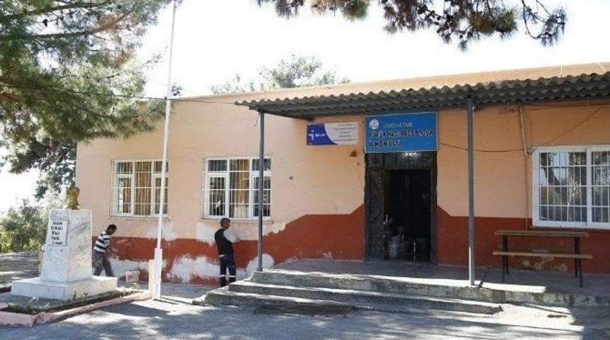 Erdemli Belediyesi&rsquo;nin Okullara Desteği S&uuml;r&uuml;yor