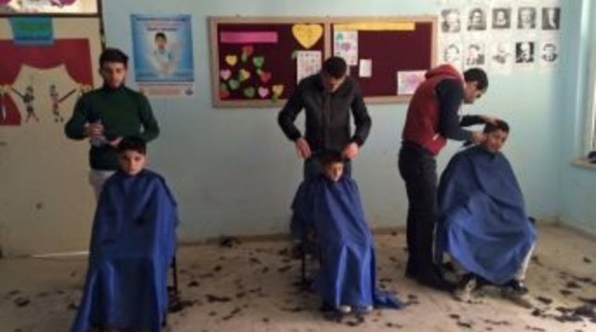 Kaymakamlık &Ouml;ğrencileri Traş Etti