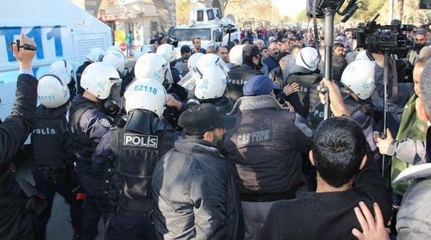 Diyarbakır&rsquo;da Sur Y&uuml;r&uuml;y&uuml;ş&uuml;nde Olaylar &Ccedil;ıktı