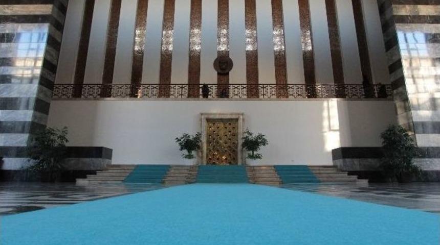 Meclis Koridorlarında Turkuaz Halı D&ouml;nemi