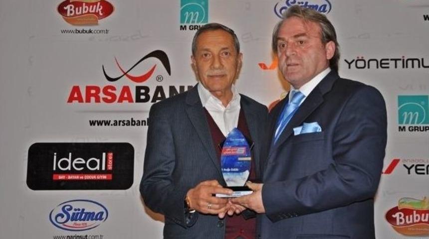 Başkan &Ouml;zdemir, Yılın Yerel Y&ouml;neticileri Dalında &Ouml;d&uuml;l Aldı