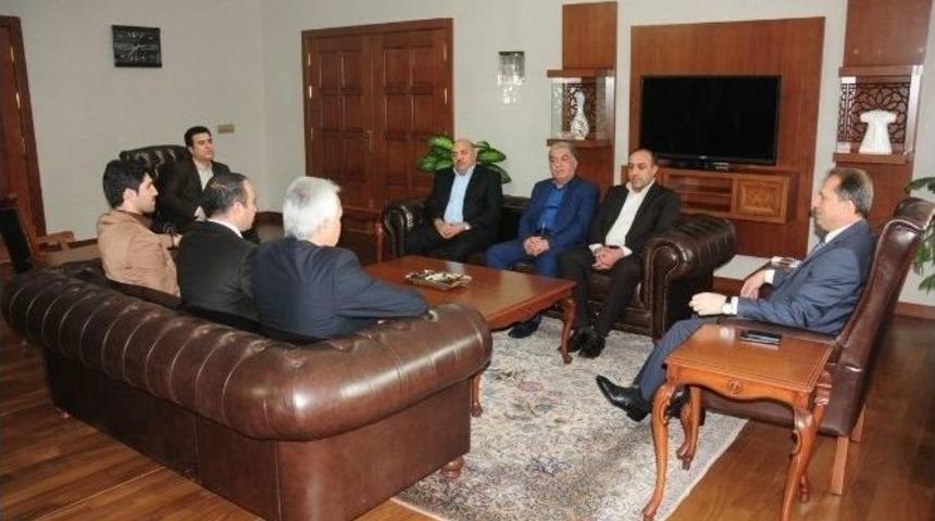 Salmas Belediyesi&rsquo;nden Vali Taşyapan&rsquo;a Ziyaret