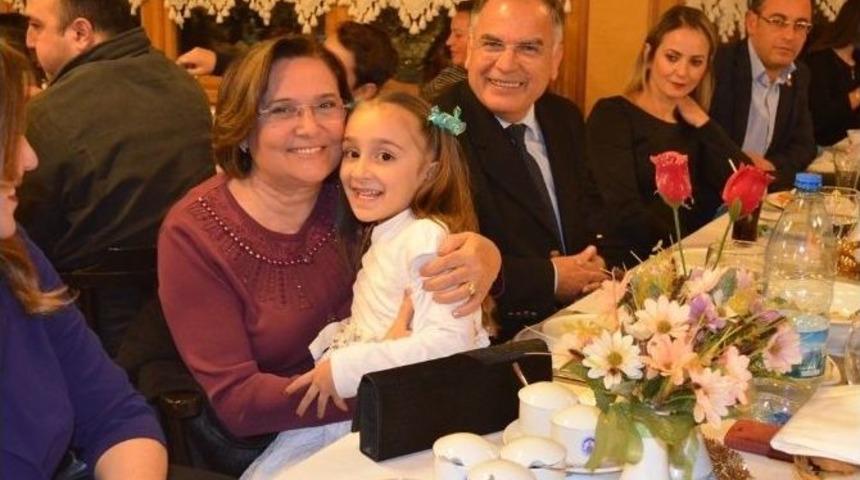 Miniklerin Yeni Yıl Sevinci