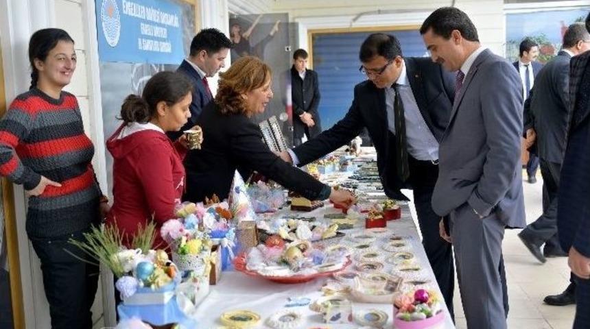 Zihinsel Engelli Gen&ccedil;lerin &Uuml;rettiği Sabunlar Sergide