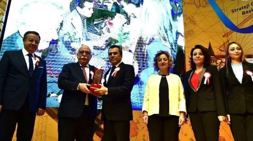 Milli Eğitim Alanında Antalya&rsquo;ya İki Muhteşem &Ouml;d&uuml;l