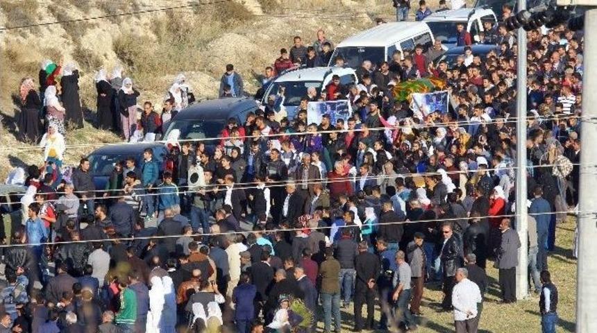 Korsan G&ouml;sterilerde &Ouml;len Sedat Baran&rsquo;ın Cenazesi Toprağa Verildi