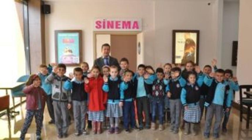 Elmalı&rsquo;da &Ouml;ğrencilerin Sinema Heyecanı