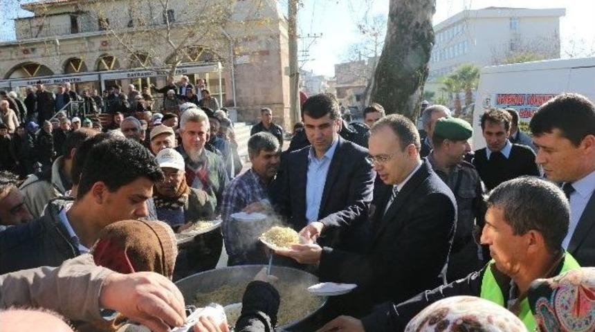 Mehmet Akif Ersoy İ&ccedil;in Mevlit Okutulup Pilav Dağıtıldı