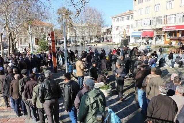 Mehmet Akif Ersoy İçin Mevlit Okutulup Pilav Dağıtıldı