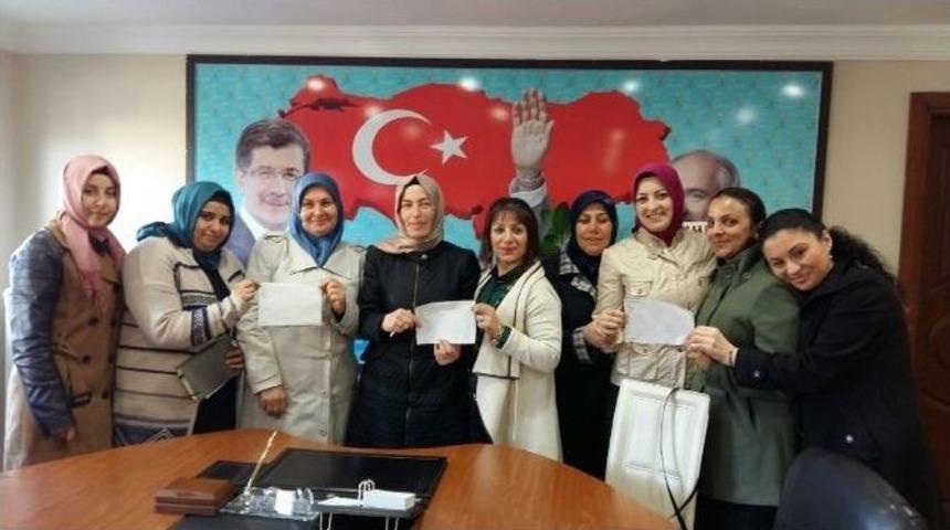 Kadın Kollarından Bayırbucak T&uuml;rkmenlerine Nakdi Yardım