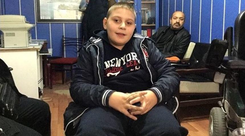 Furkan&rsquo;dan Engellilere &Ouml;rnek Davranış