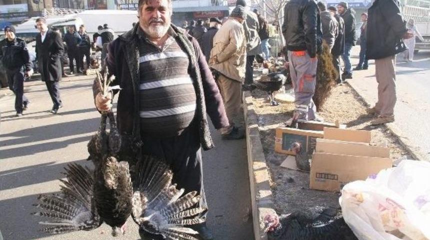 Yozgat&rsquo;ta Yılbaşı Hindileri Pazara İndi