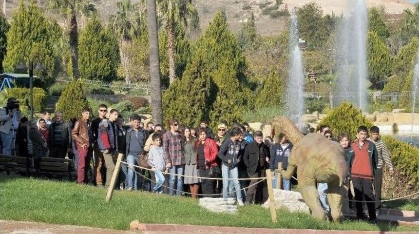 Engelli &Ccedil;ocukların Jurassic Park Sevinci