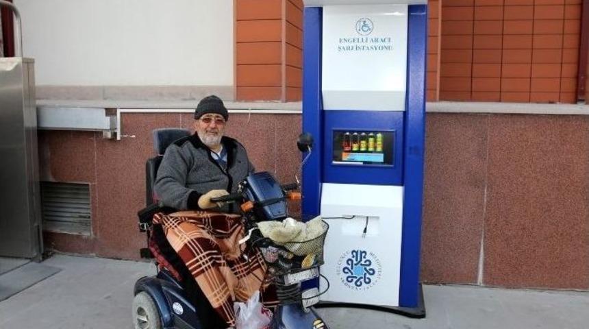 Sel&ccedil;uklu Belediyesi&rsquo;nden Engelli Aracı Şarj İstasyonu
