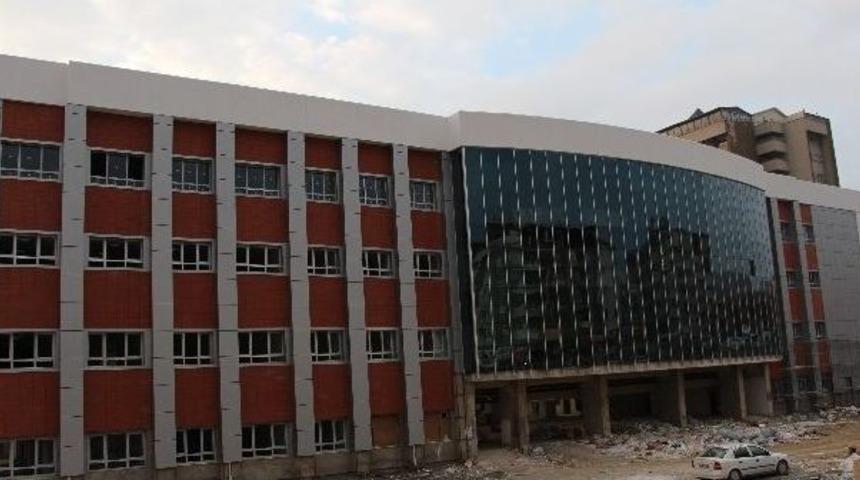 F&uuml; Hastanesi&rsquo;ndeki Yeni Poliklinik B&ouml;lgenin 20 Yıllık İhtiyacını Karşılayacak