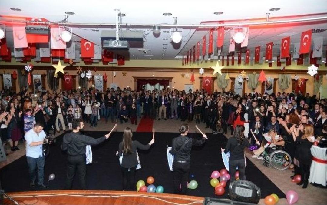 Beylikd&uuml;z&uuml; Belediyesi Personeli Yılbaşı Partisinde Doyasıya Eğlendi