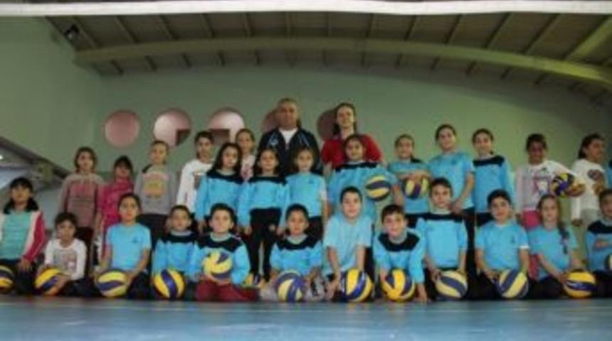 Spor Okullarında Filenin Yıldızları Yetişiyor