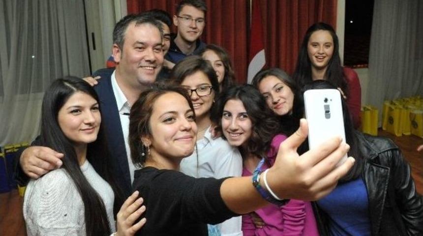 Buca Gen&ccedil;liğinin Merkezi Kuruluyor