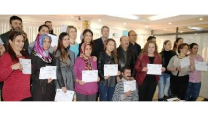 Kursu Bitirdiler Belgelerini Aldılar