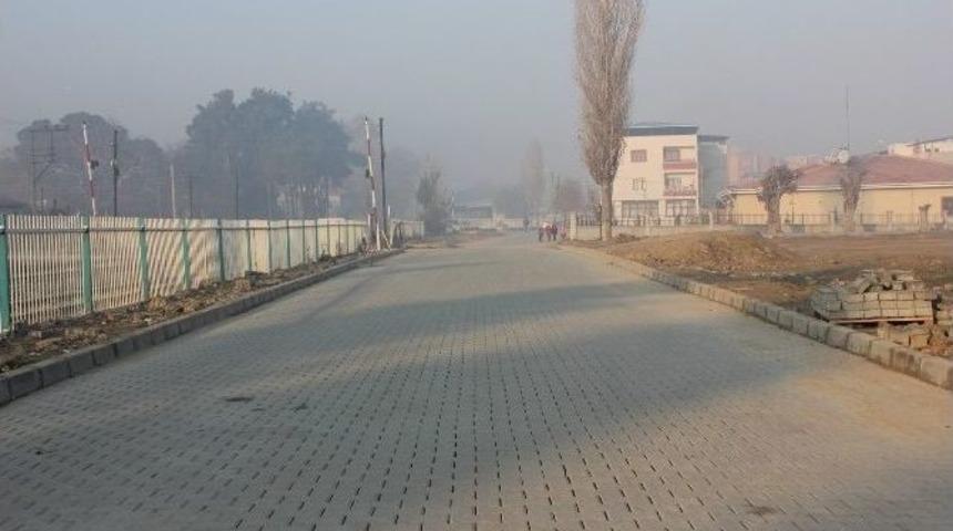 Yol &Ccedil;alışmaları 2 Mahallede S&uuml;rd&uuml;r&uuml;l&uuml;yor