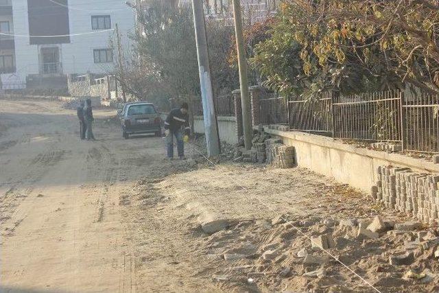 Yol Çalışmaları 2 Mahallede Sürdürülüyor