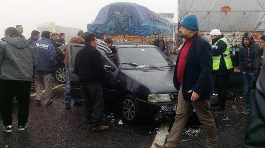 Konya&rsquo;da Sis Zincirleme Kazaya Neden Oldu: 15 Yaralı