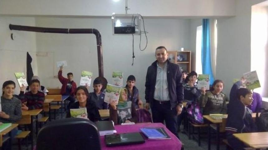 Kahta Dernekler Federasyonundan K&ouml;y Okuluna Yardım