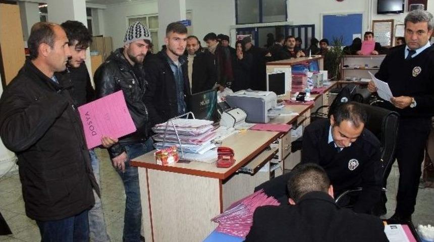 &rsquo;stajyer S&uuml;r&uuml;c&uuml;&rsquo; Olmamak İ&ccedil;in Trafik M&uuml;d&uuml;rl&uuml;ğ&uuml;ne Akın Ettiler