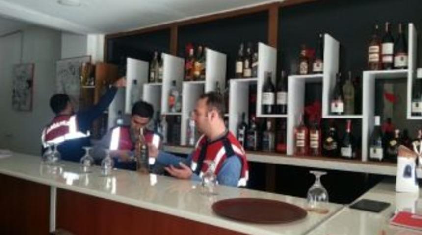 Muğla&rsquo;da Yılbaşı &Ouml;ncesi 803 Şişe Ka&ccedil;ak İ&ccedil;ki Ele Ge&ccedil;irildi