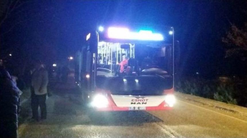 Fo&ccedil;a&rsquo;da Halk Otob&uuml;s&uuml; 14 Yaşındaki Gence &Ccedil;arptı