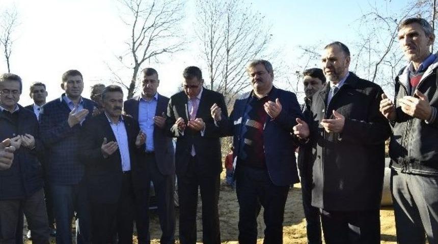 Alaplı 6 Kilometrelik K&ouml;y Yolunda &Ccedil;alışmalar Devam Ediyor